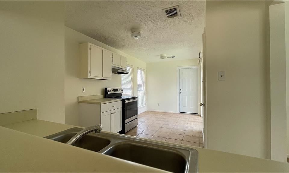 1st image of 17434 Davenway Dr