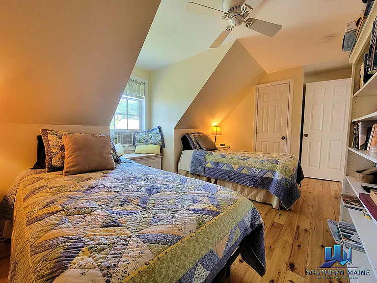 50 Hawthorne Ln — Photo 16