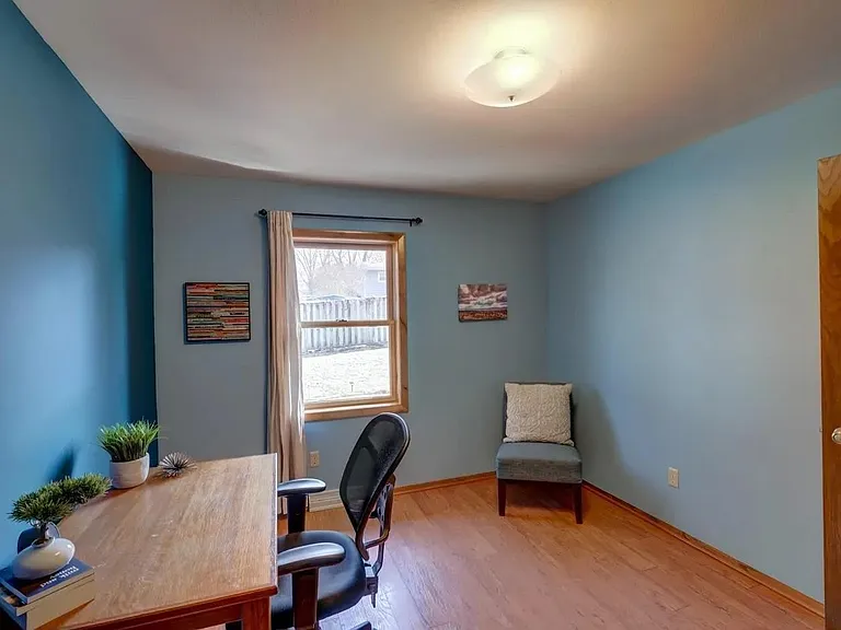 1513 Deerwood Dr — Photo 12
