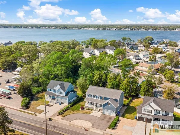316 Mantoloking Rd, Brick, NJ 08723