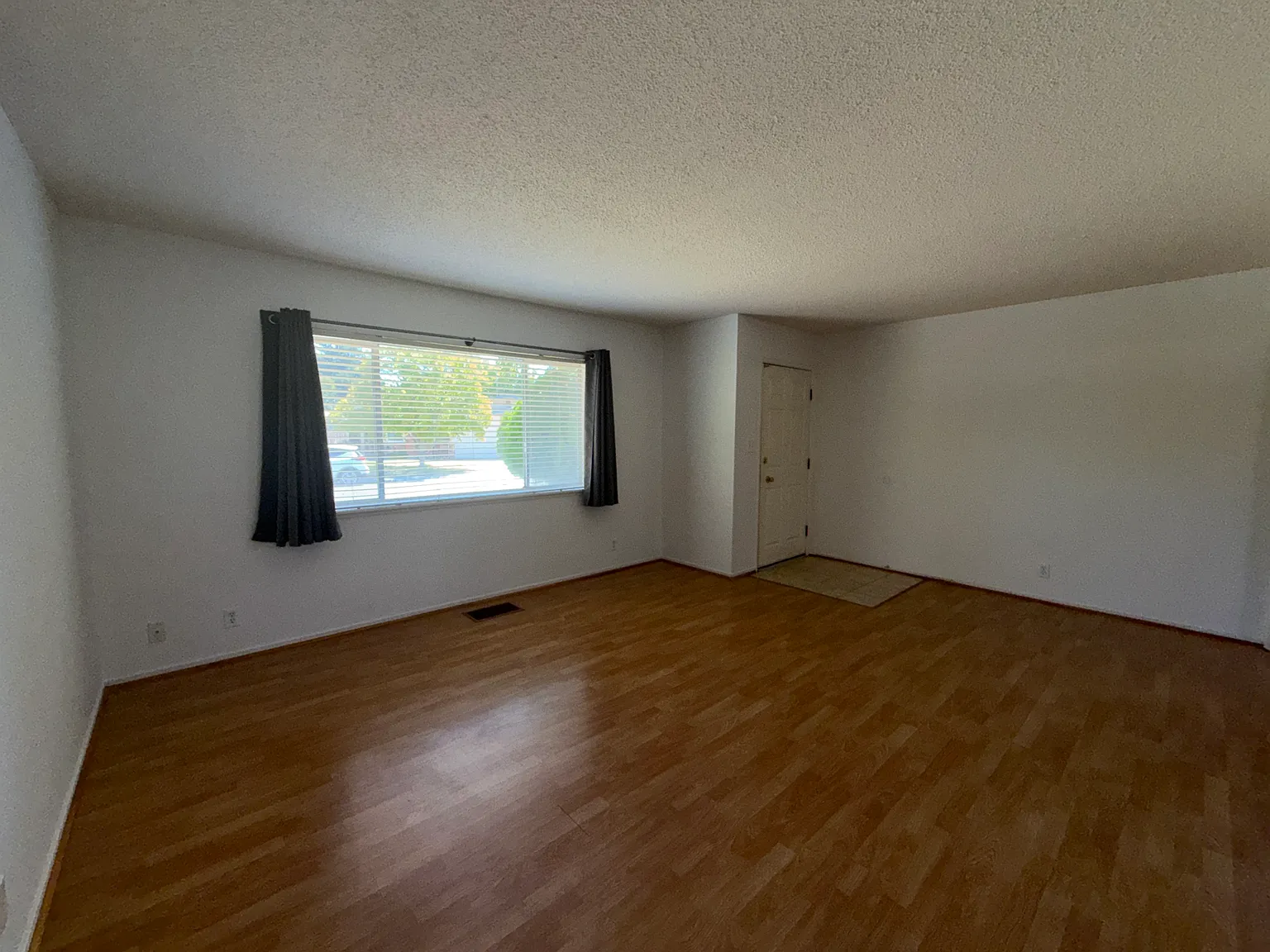 2 bed, 1266 sqft, $2,100 — Photo 3