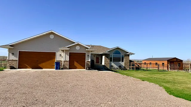 28 Pheasant Ln — Photo 1