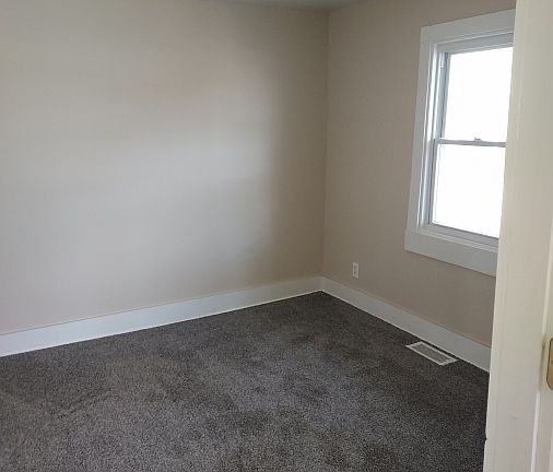 4th image of 2737 Marshall St