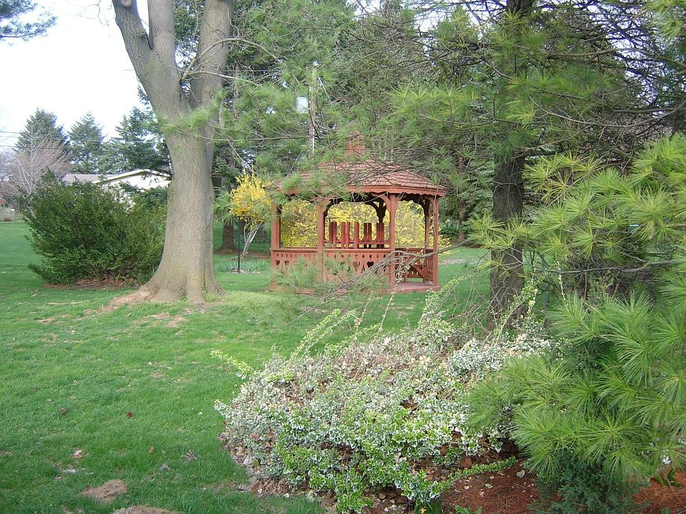 2nd image of 6744 Holly Rd