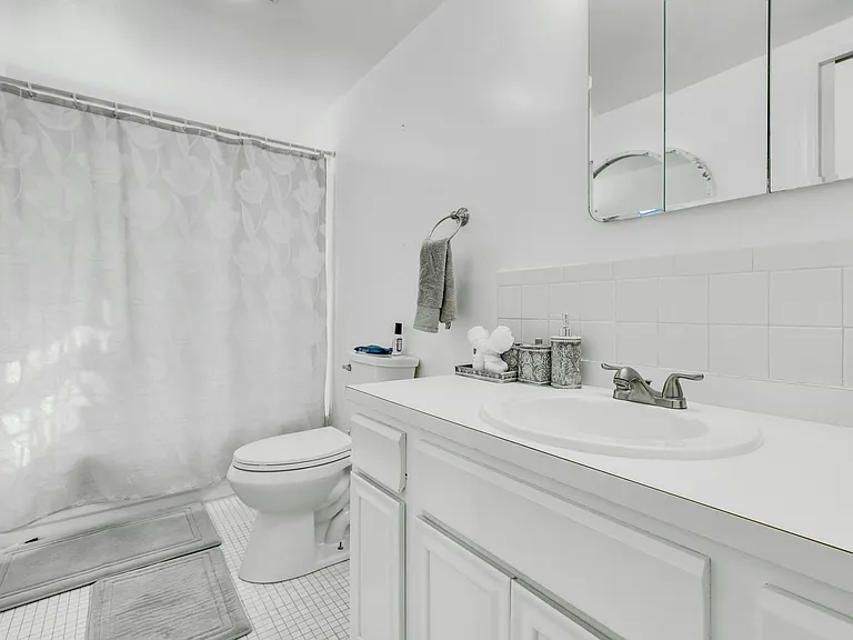 35 Grant Blvd — Photo 22
