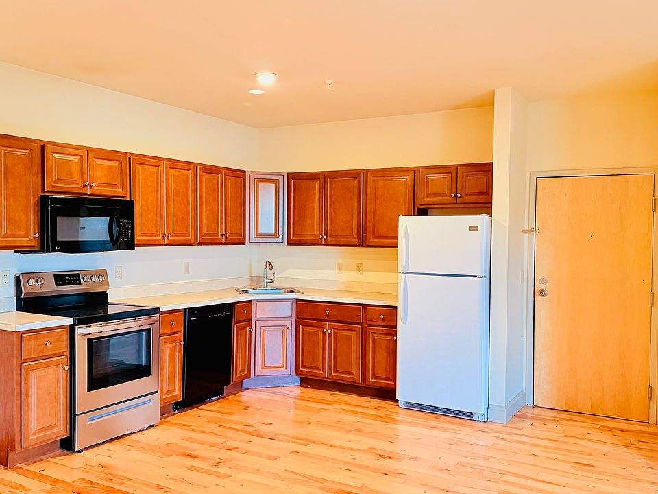 1st image of 191 College St #307