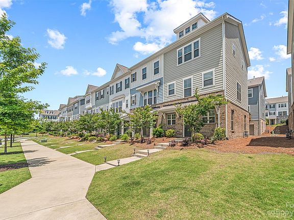 3rd image of 9447 Ainslie Downs St