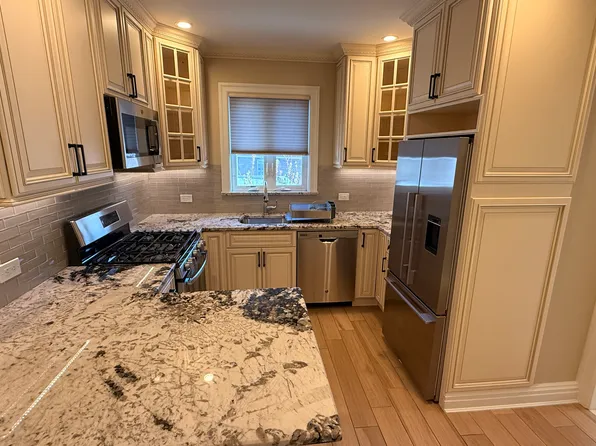 7868 84th St #2, Ridgewood, NY 11385