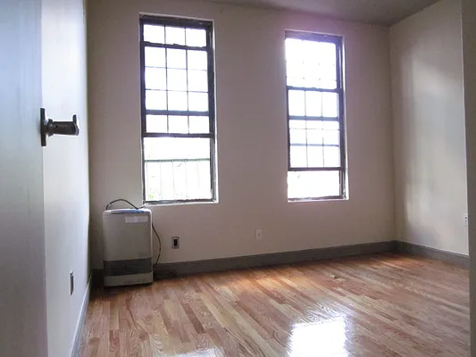 Rented by Full Time Management | media 21