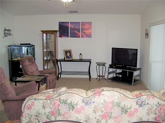 5th image of 240 Kings Pond Ave