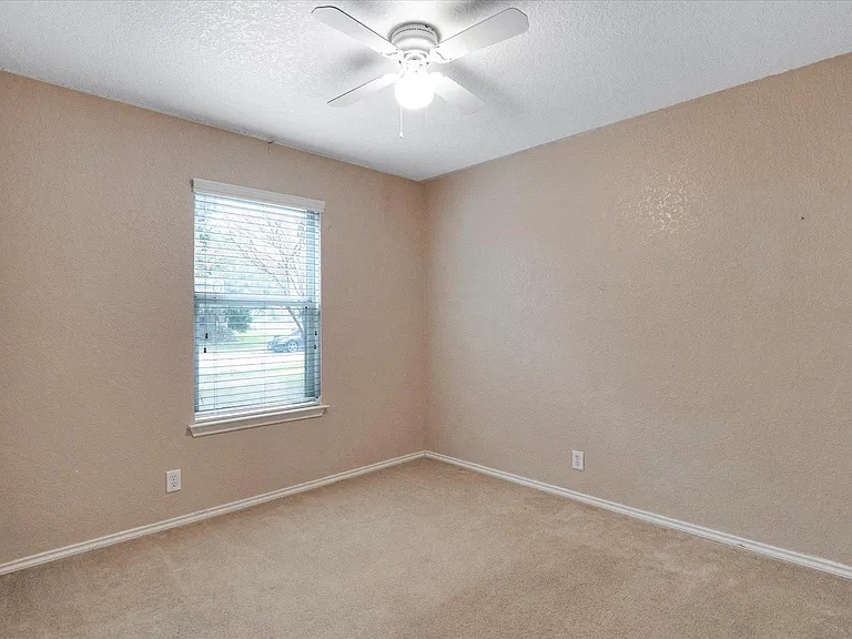 3967 Cherokee Blvd — Photo 29