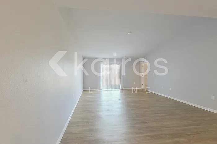3 bed, 2.0 bath, 1400 sqft, $1,574 — Photo 3