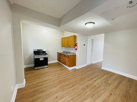 5th image of 67 Oak St #2B-1BA-720SQFT