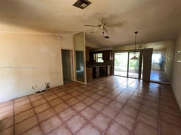 3rd image of 5148 Woodland Dr