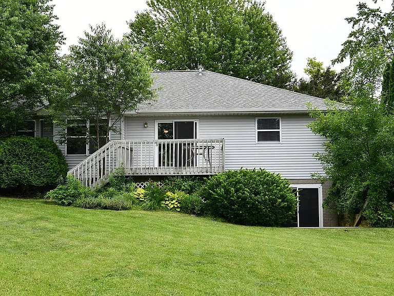 665 Jessie St — Photo 2