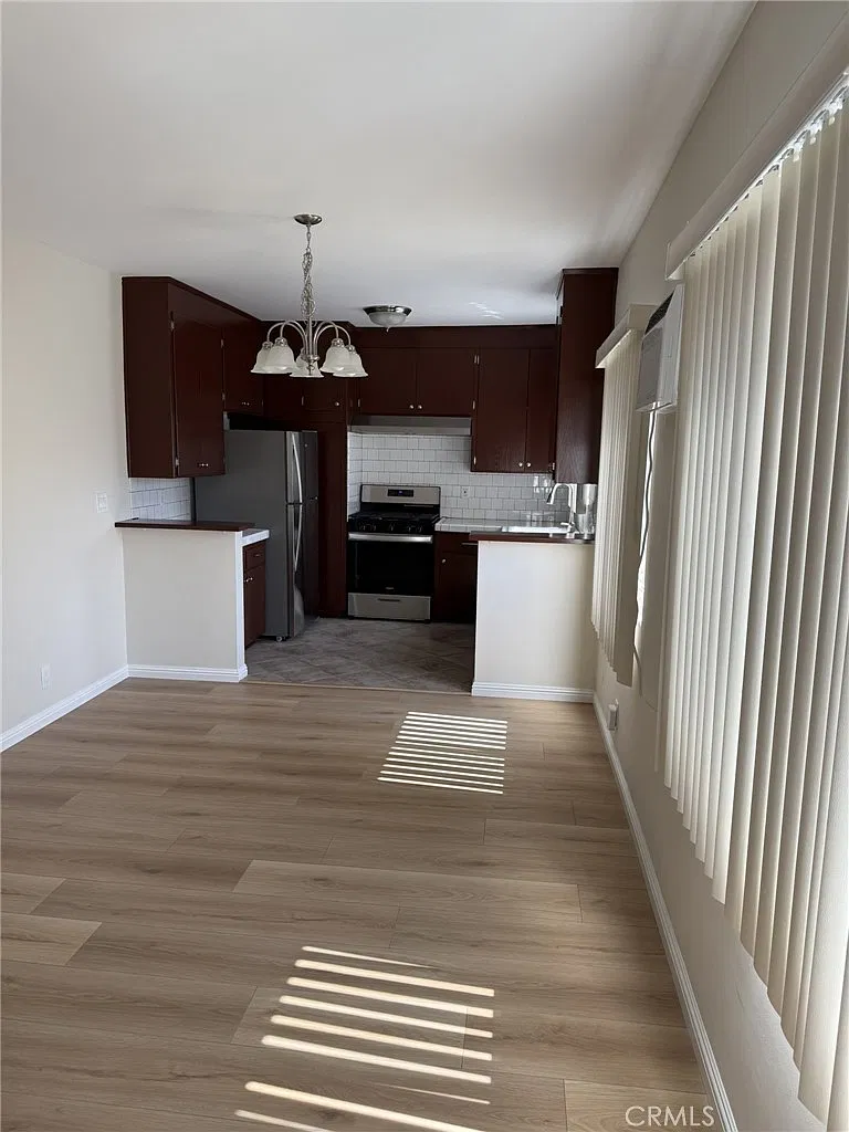2 bed, 6128 sqft, $2,350 — Photo 4