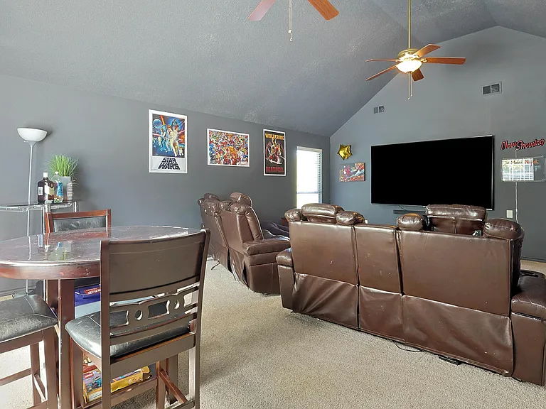 501 Halifax Ln — Photo 17