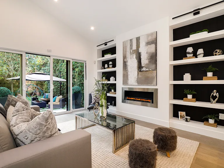 15122 Morrison St — Photo 30