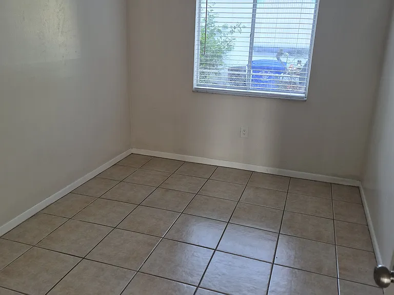 1920 Suwanee Ave #4 — Photo 3