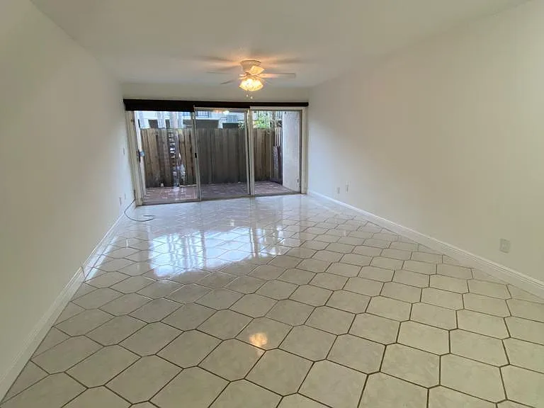 15385 S Dixie Hwy #12 — Photo 4