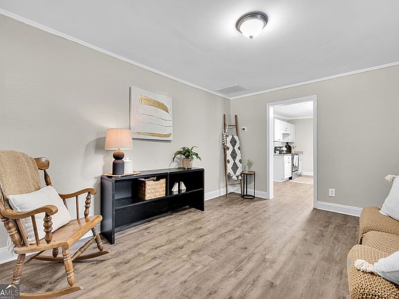 4th image of 411 Ash St
