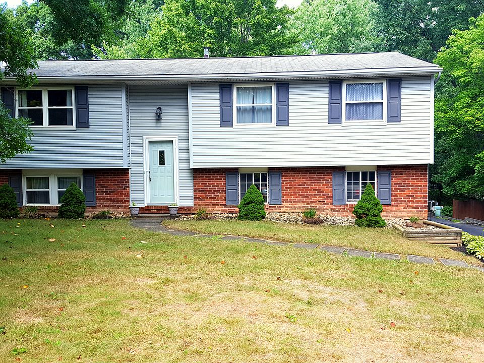 1st image of 704 Skyview Dr