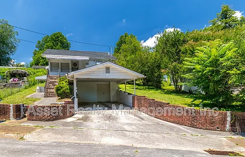 102 Wainwright Rd Photo 1
