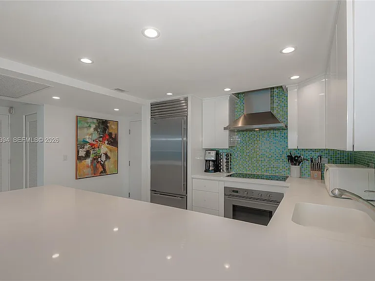 2301 Collins Ave #1538 — Photo 13