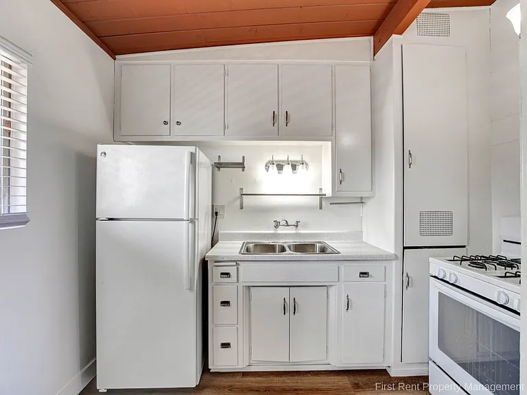 1278 Robinson Ave #7 — Photo 7