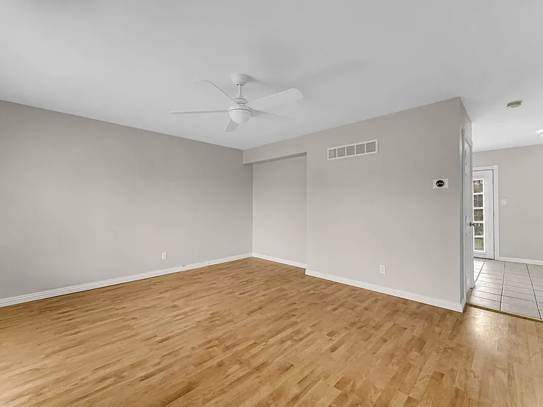 451 Yorkshire Sq #1 — Photo 14