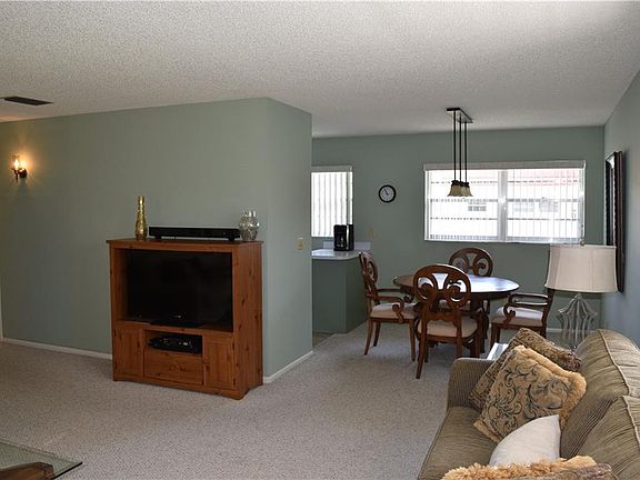 5th image of 50 Woodland Dr APT 206