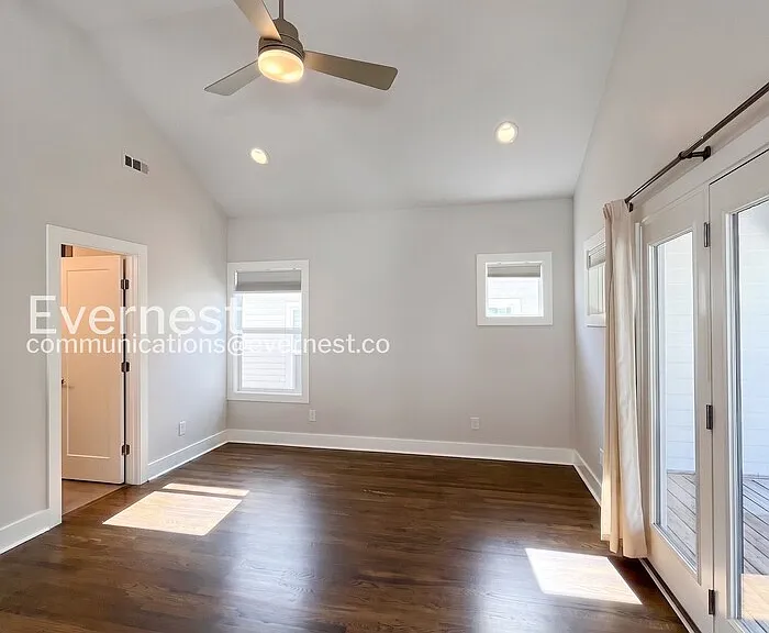 336 Queen Ave — Photo 9