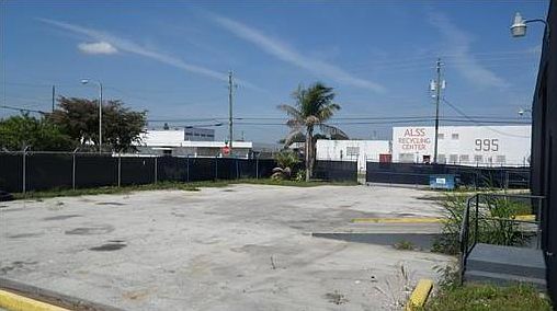 2nd image of 950 NW 72nd St