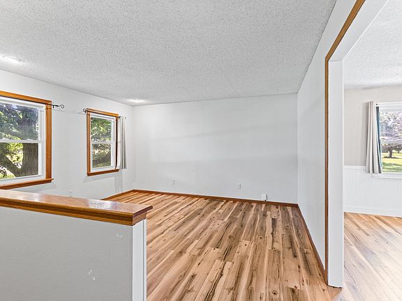 4th image of 716 Shea St