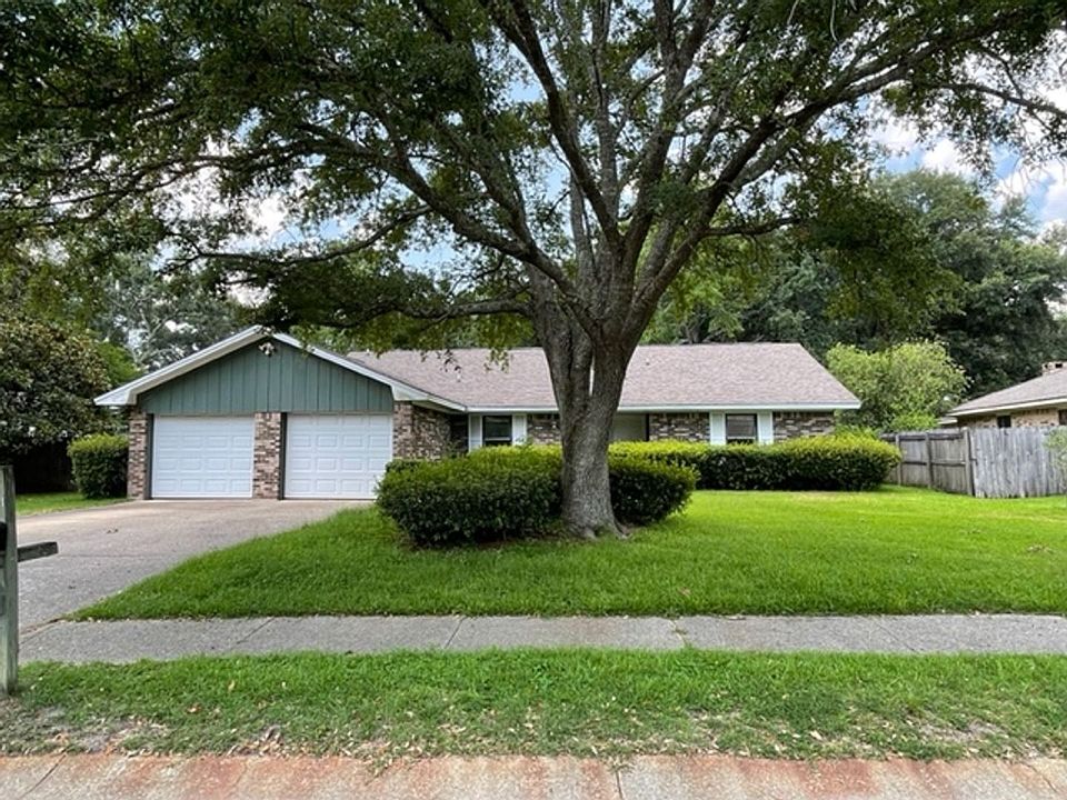 1st image of 1234 King Henry Dr