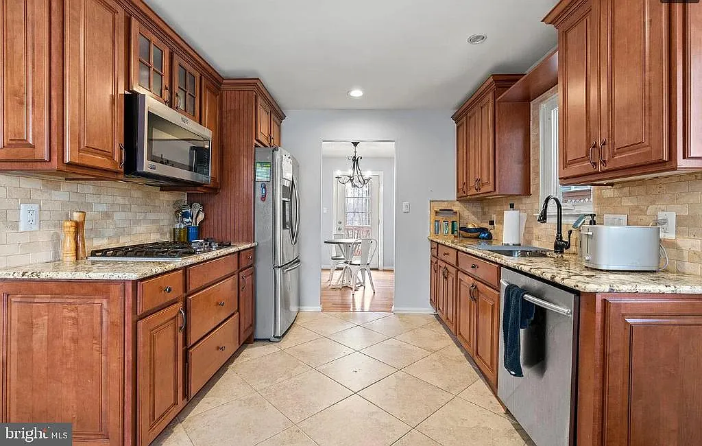 4 bed, 2806 sqft, $4,000 — Photo 2