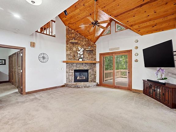2nd image of 452 Cumberland Cove Rd