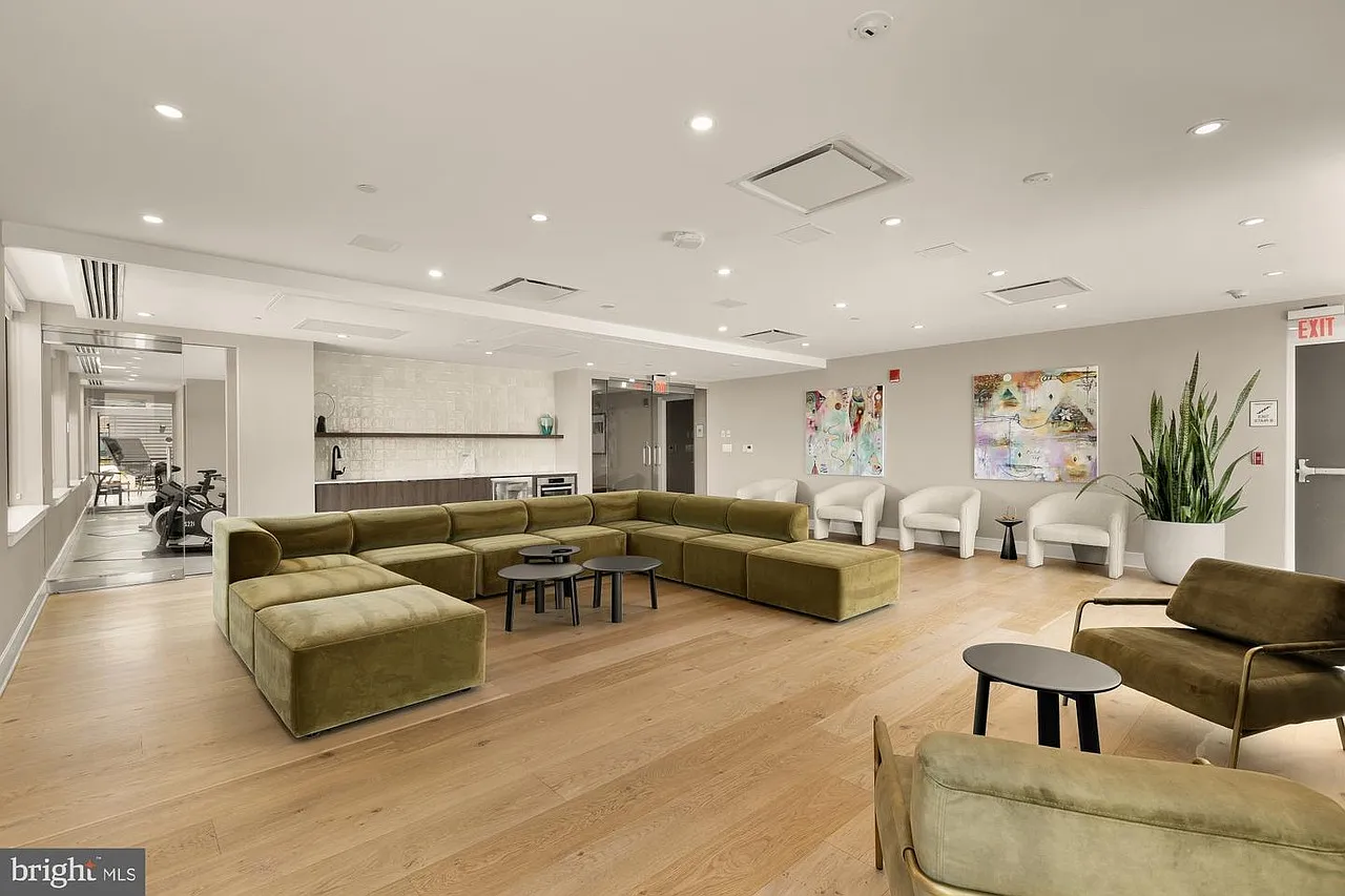 2 bed, 775 sqft, $3,000 — Photo 4