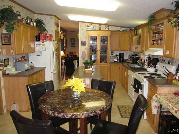 3rd image of 178 Ashley Ln E