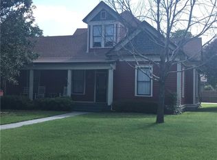 702 S Walnut St, Cleburne, TX 76033