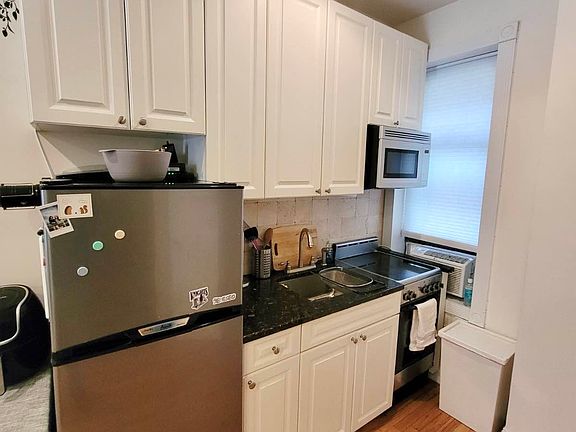 4th image of 42 W 65th St #2V