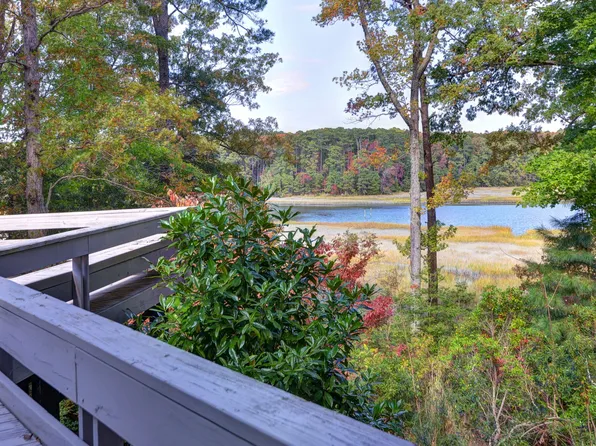 222 W Queens Dr, Williamsburg, VA 23185
