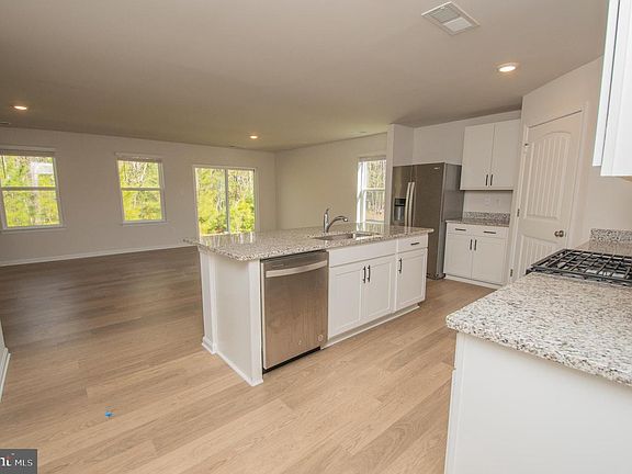 3rd image of 31319 Artesian Ave