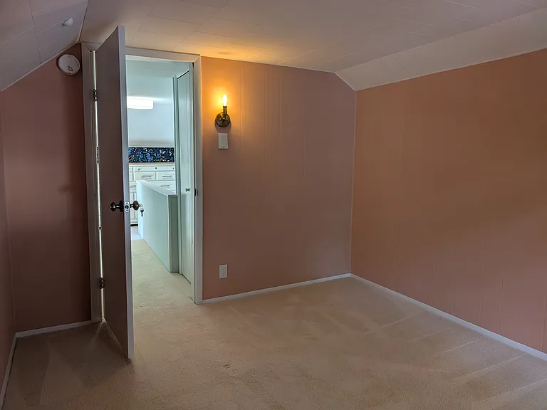 310 Eastern Ave NE — Photo 10