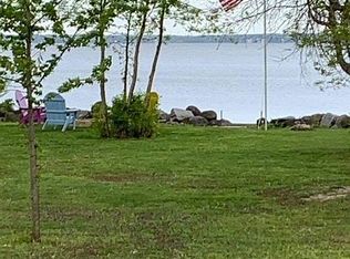 N1133 Vinnie Ha Ha Rd, Fort Atkinson, WI 53538