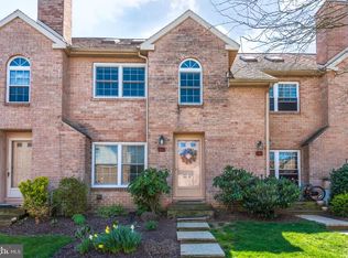 31 Rampart Dr, Chesterbrook, PA 19087