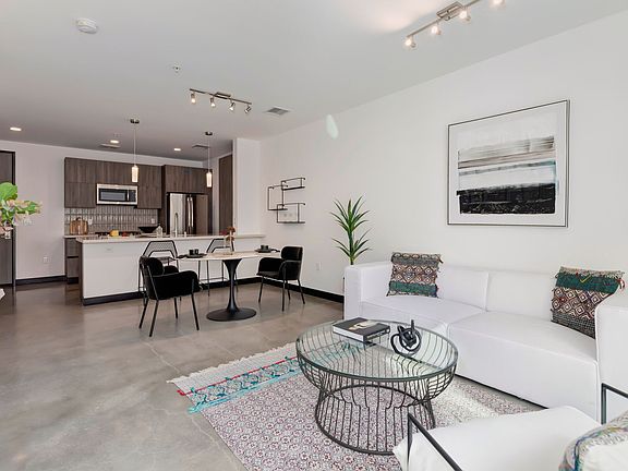 4th image of 525 N Wilton Pl APT 413