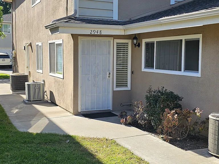 2948 Winfield Ave — Photo 1