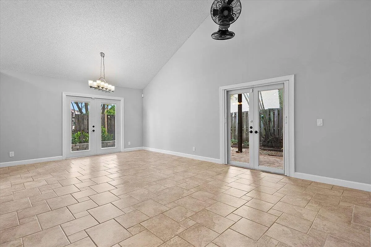 3 bed, 2.5 bath, 1690 sqft, $3,400 — Photo 4