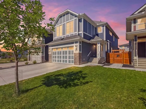 118 SW Magnolia Ter SE, Calgary, AB T3M 3G7